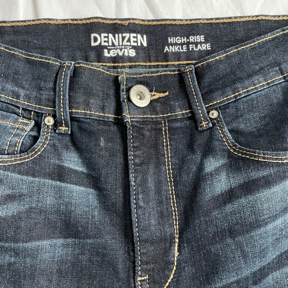 Levi's Women's Denim Jeans Dark Washed Stretch W30 EUC - Picture 3 of 10